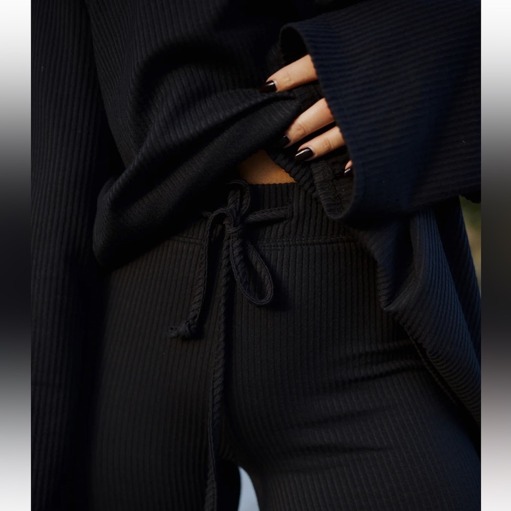 How Do You Wear That Ribbed Set - Picture 3 of 4
